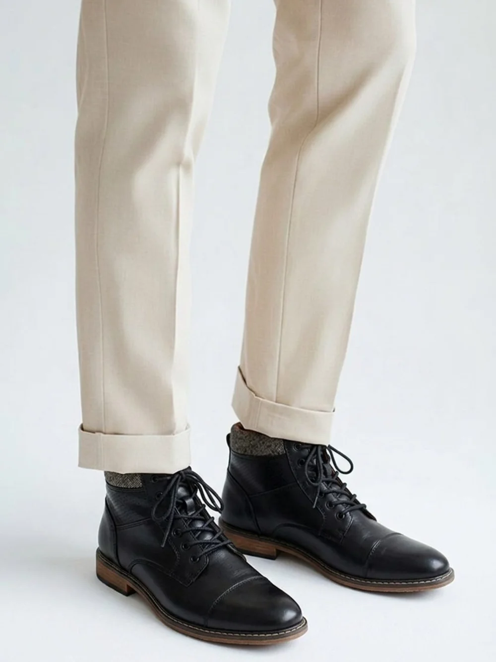 Steve Madden Black Leather Lace-Up Chukka Ankle Boots with Tan Collar